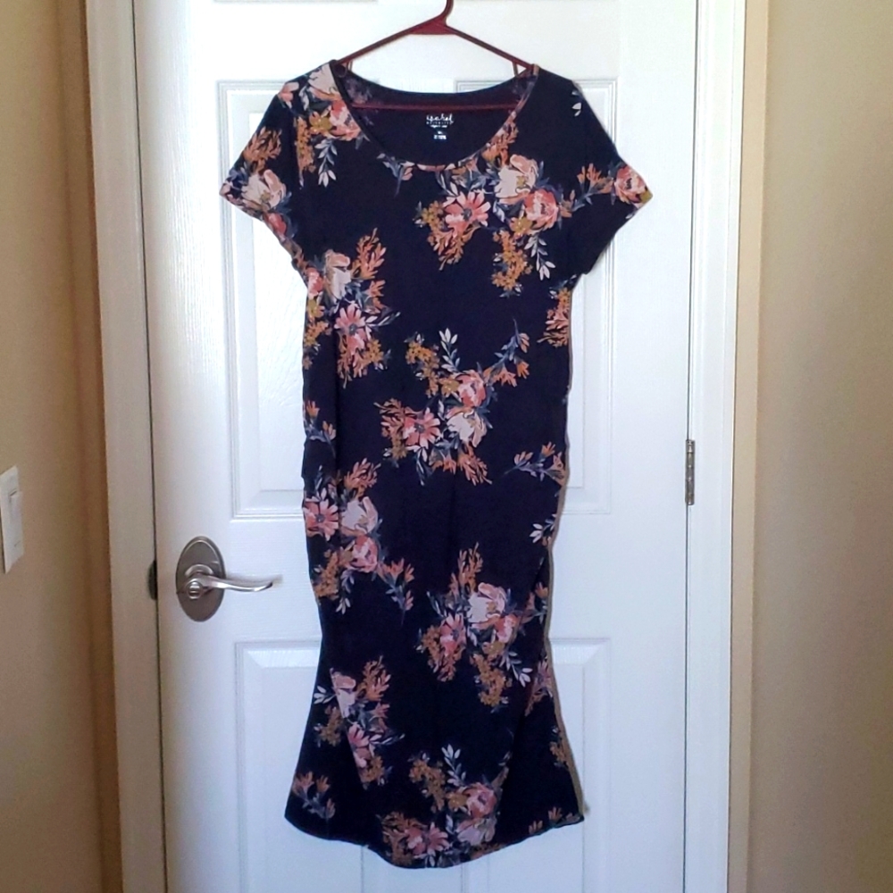 Fitted maternity dress